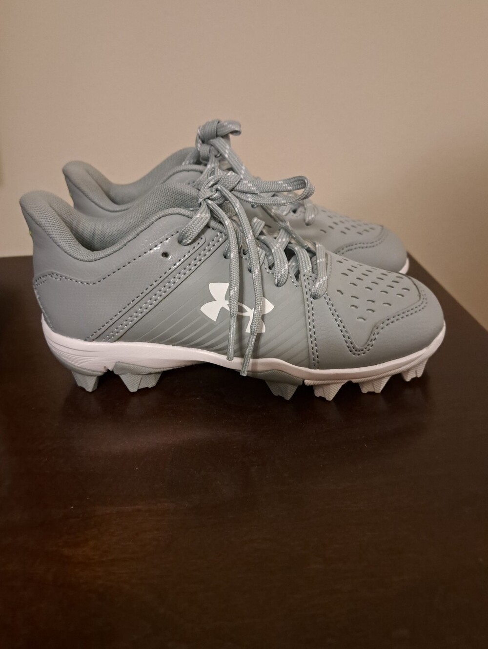 Under Armour Gray and White Youth Baseball Cleats